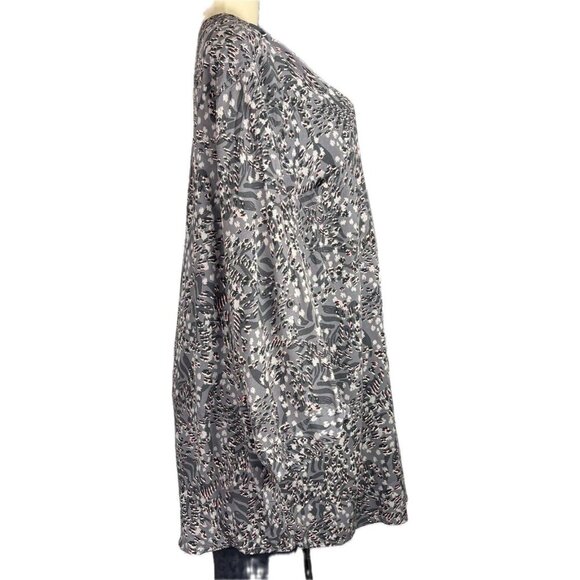 Torrid +6 Gray/Pink Split Button Neck Leopard & Zebra Print 3/4 Sleeve Blouse - Picture 3 of 6